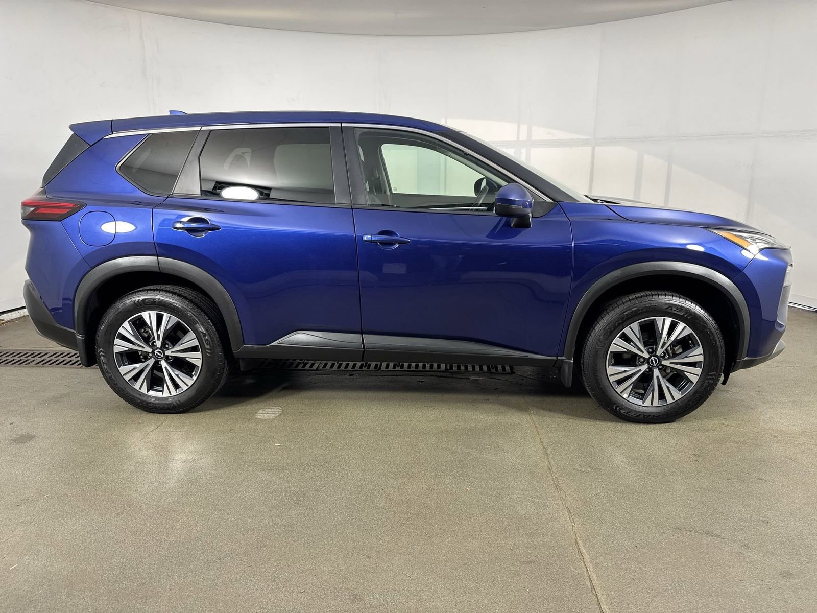 Certified 2022 Nissan Rogue SV AWD/4WD image 37