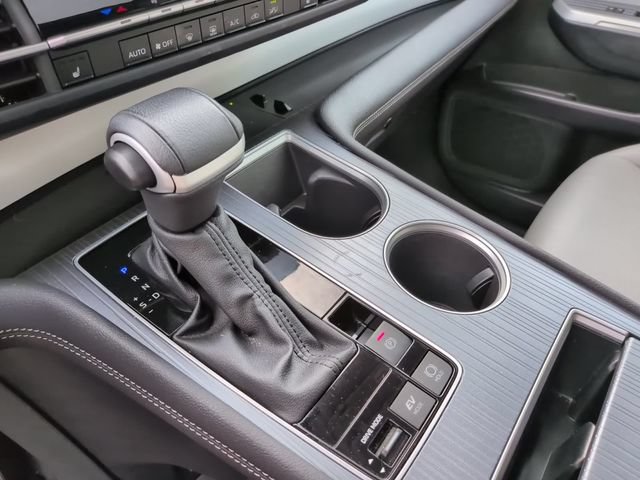 Certified 2025 Toyota Sienna XLE FWD image 19