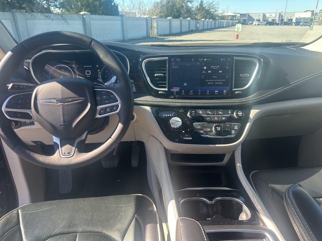 Used 2024 Chrysler Pacifica Limited image 16