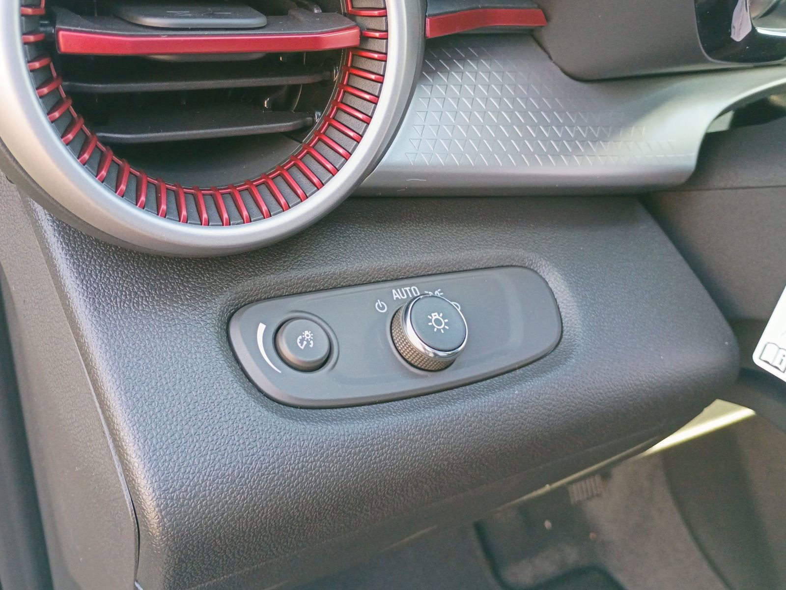 New 2026 Chevrolet Trax RS w/ Driver Confidence Package image 31