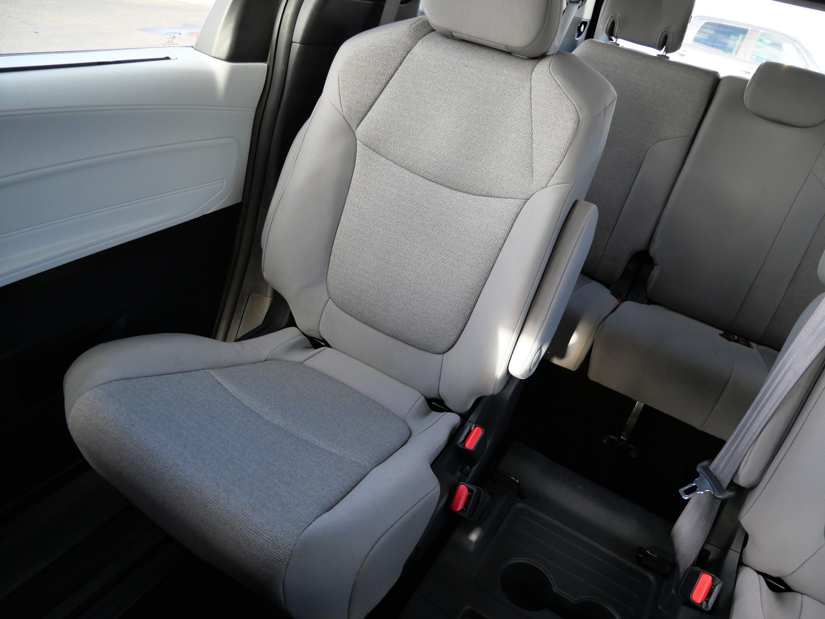 Certified 2025 Toyota Sienna LE AWD/4WD image 12