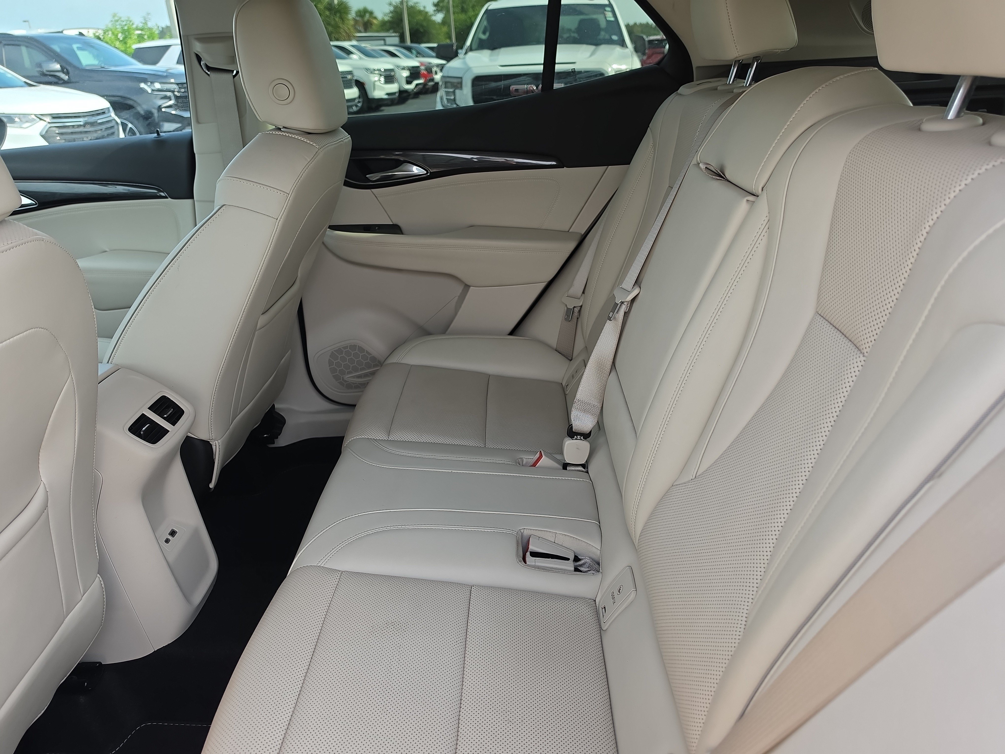 Used 2022 Buick Envision Essence w/ Safety Package FWD image 12