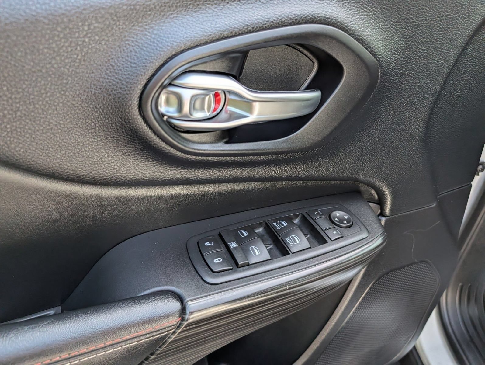 Used 2017 Jeep Cherokee 75th Anniversary AWD/4WD image 26