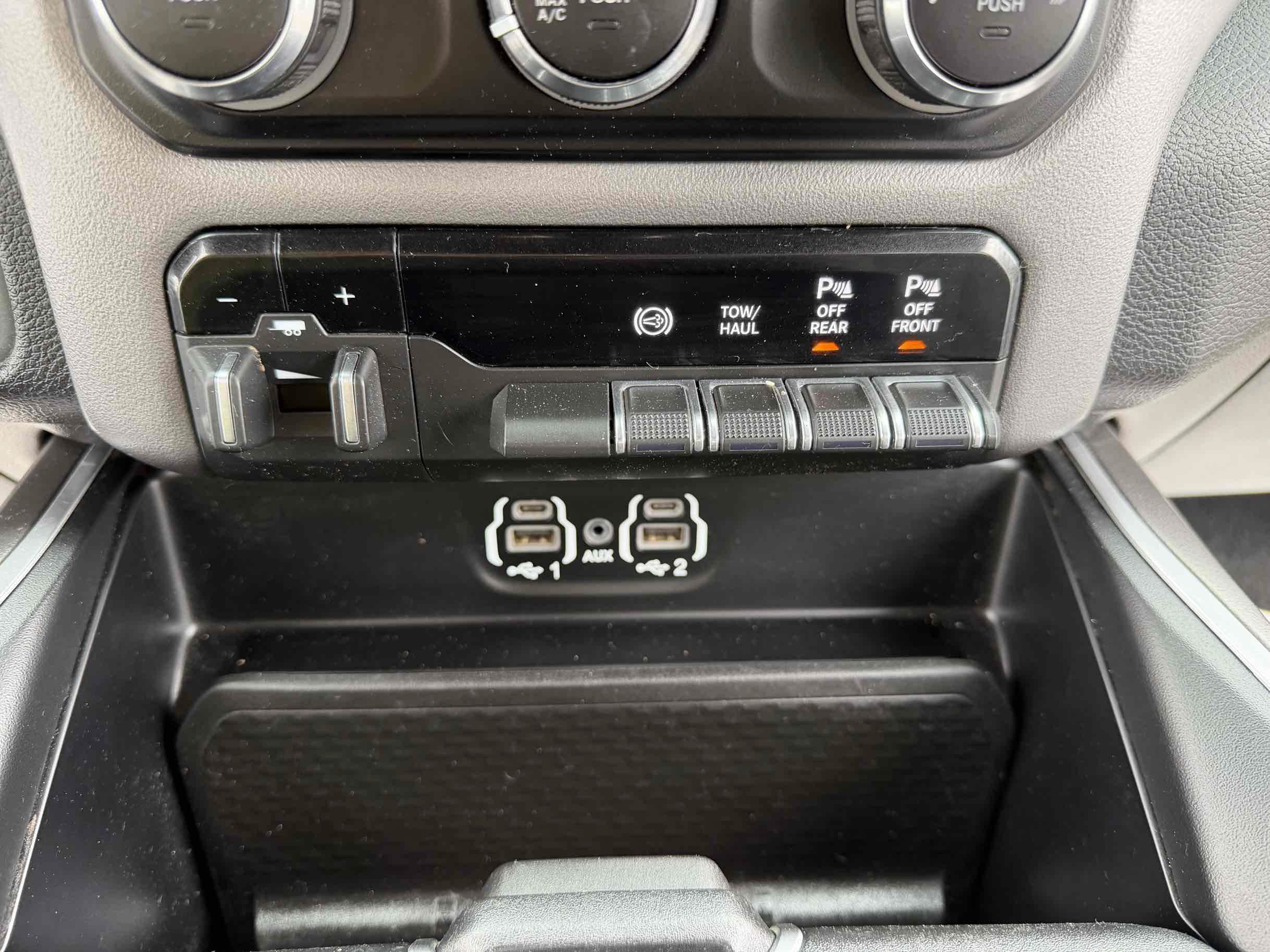 Used 2024 RAM 2500 Big Horn w/ Off Road Package AWD/4WD image 18