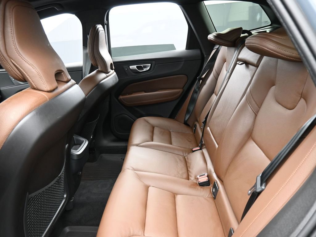 Used 2024 Volvo XC60 B5 Plus AWD/4WD image 14