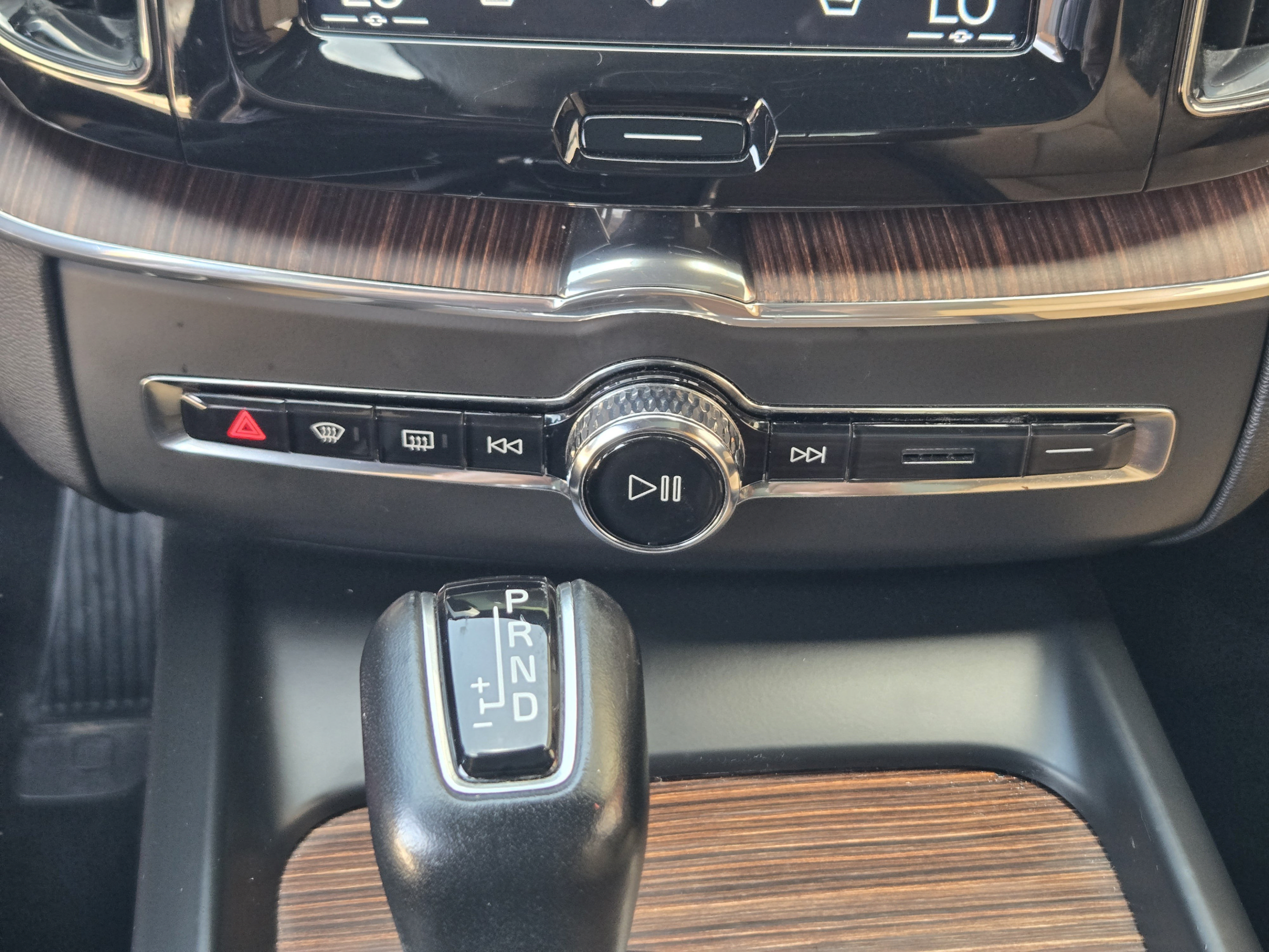 Used 2020 Volvo XC60 T6 Inscription AWD/4WD image 17