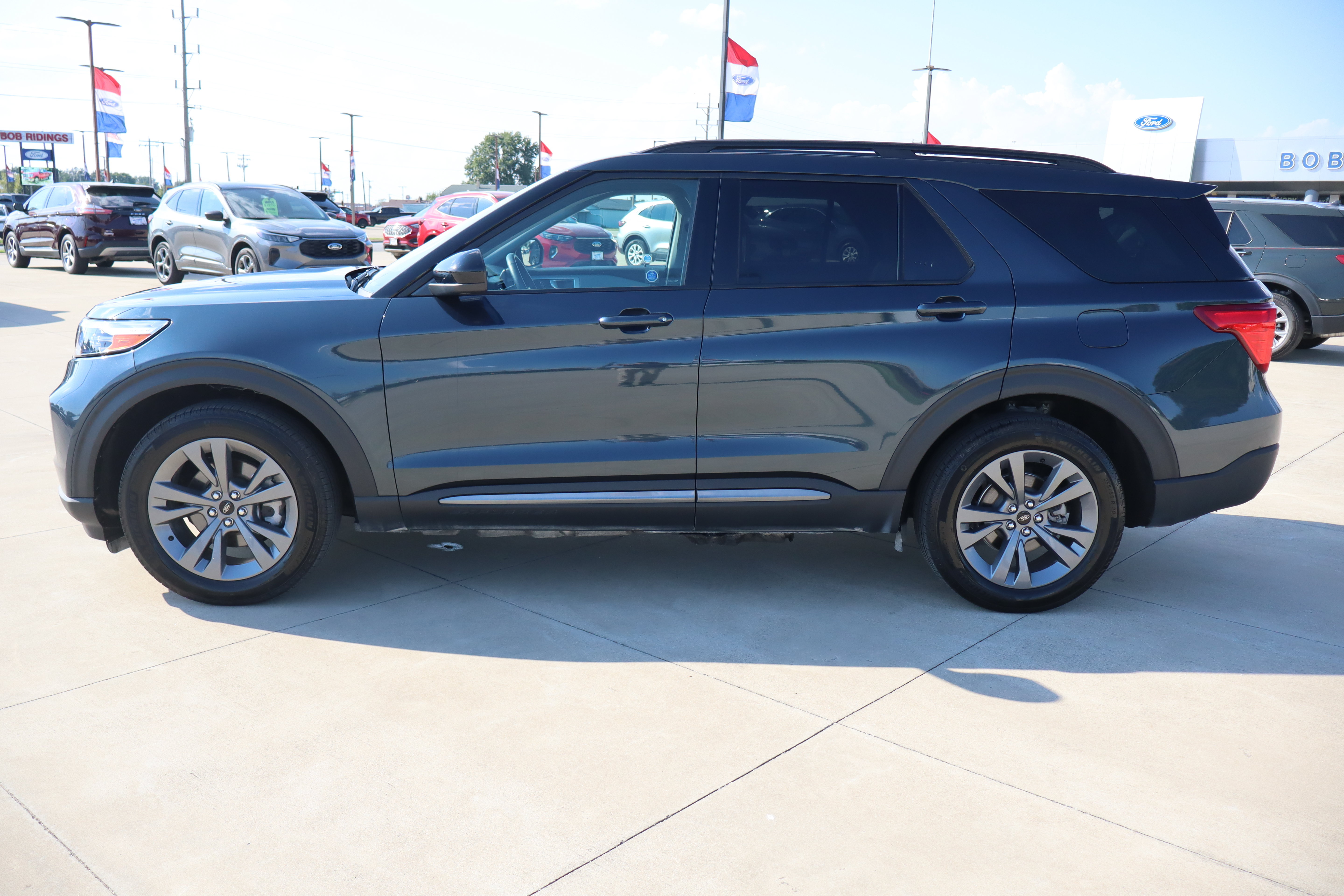 Used 2024 Ford Explorer XLT w/ Equipment Group 202A AWD/4WD image 8