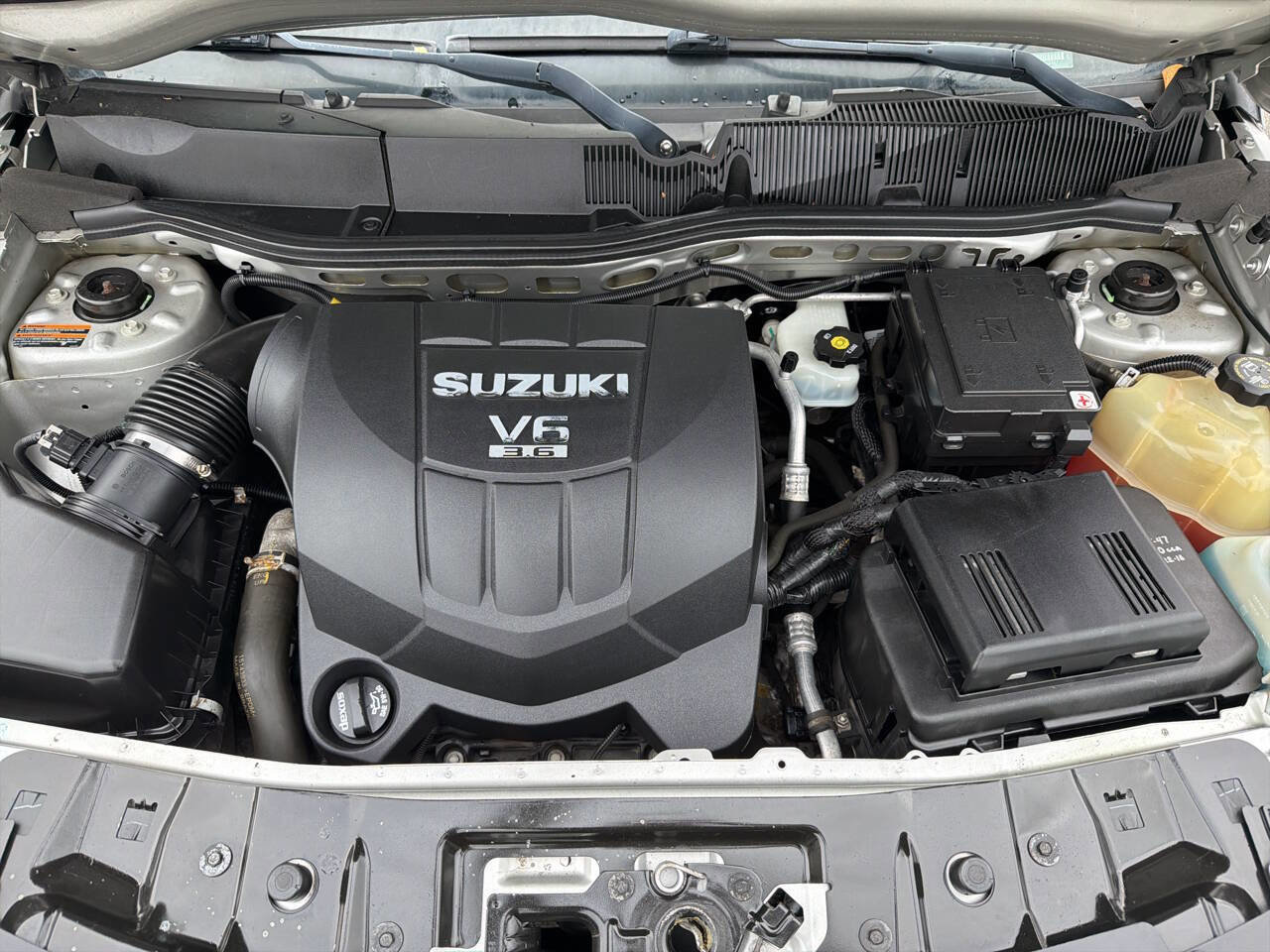 Used 2008 Suzuki XL7 AWD w/ 3rd Row image 12