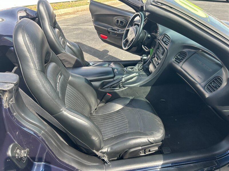 Used 2000 Chevrolet Corvette Convertible w/ Memory Pkg RWD image 13