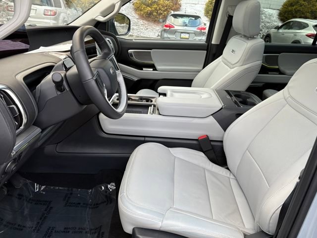 Used 2025 Ford Expedition Platinum w/ Driver's Package image 9