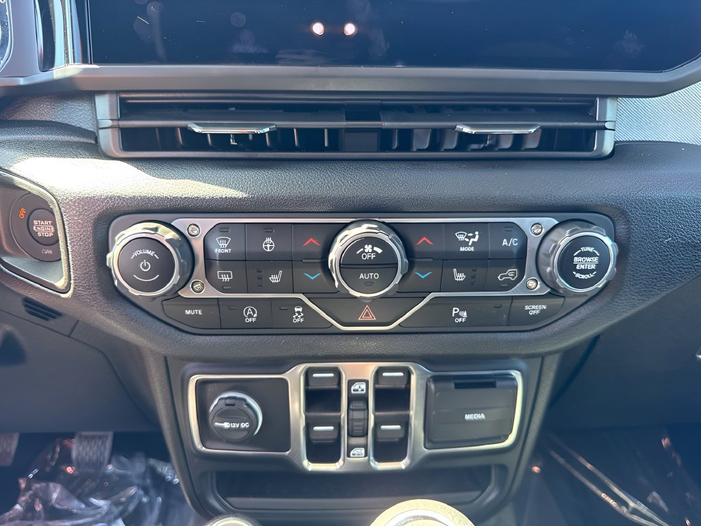 Used 2024 Jeep Gladiator Sport AWD/4WD image 19