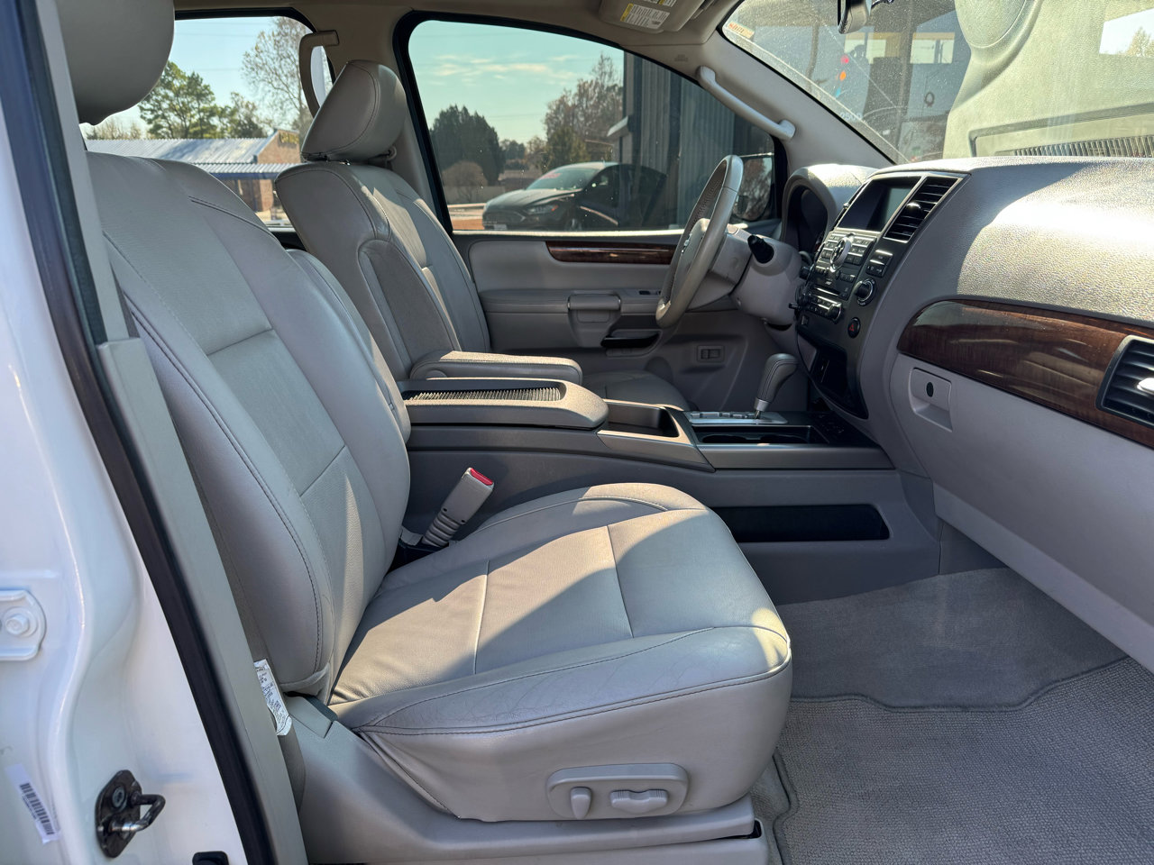 Used 2010 Nissan Armada Titanium w/ DVD Entertainment Pkg image 21