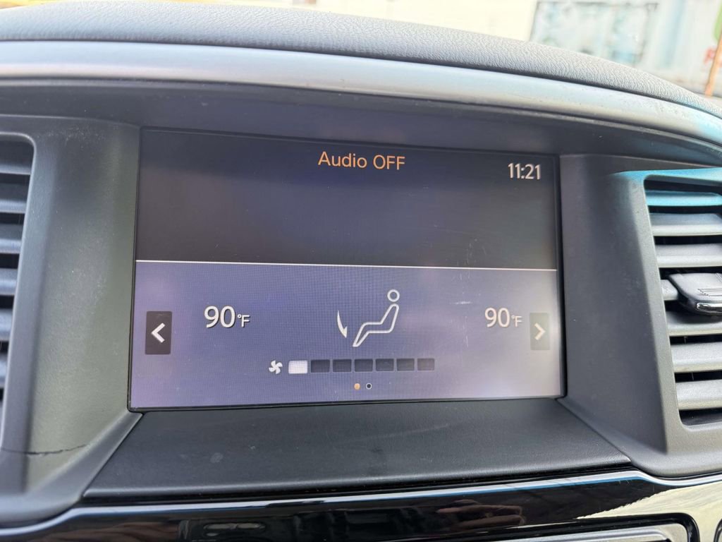 Used 2019 Nissan Pathfinder SV image 19