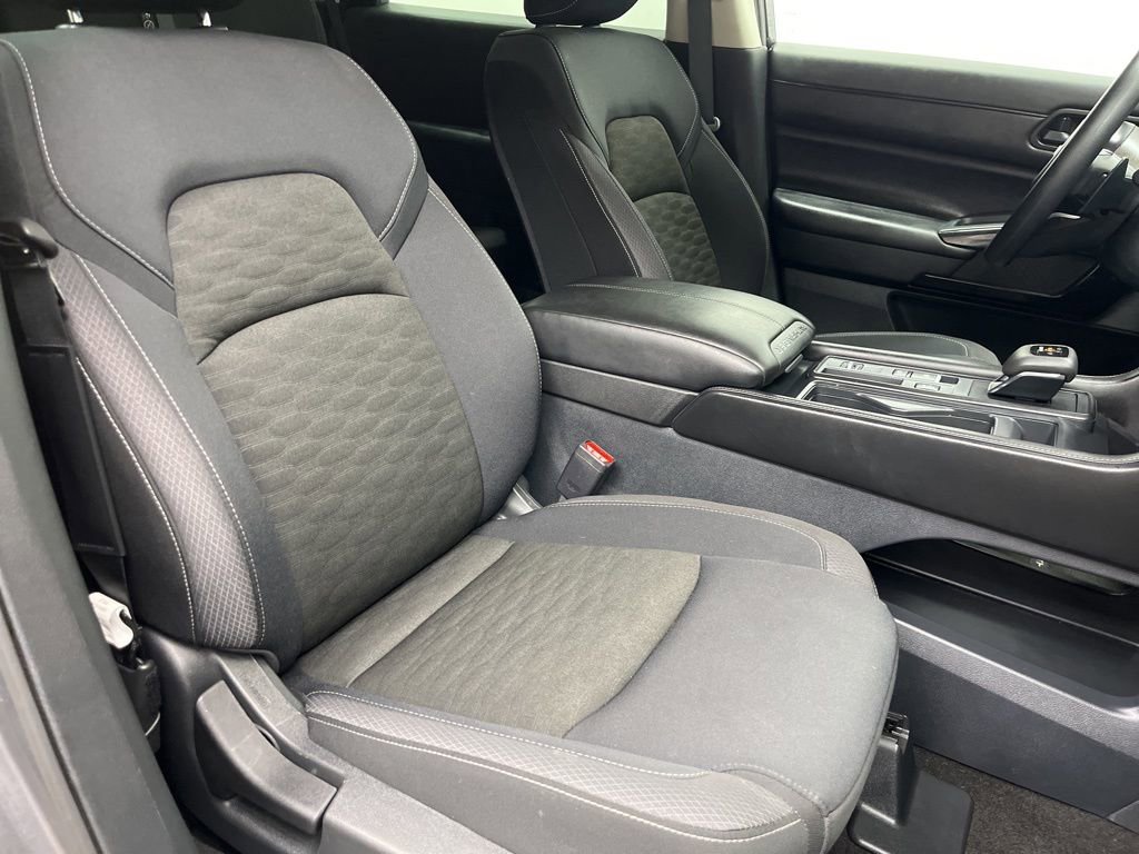 Used 2024 Nissan Pathfinder S image 23