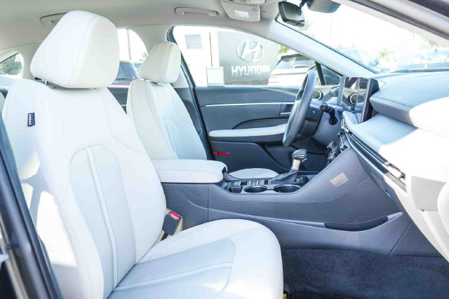 Used 2025 Hyundai Sonata SE FWD image 18