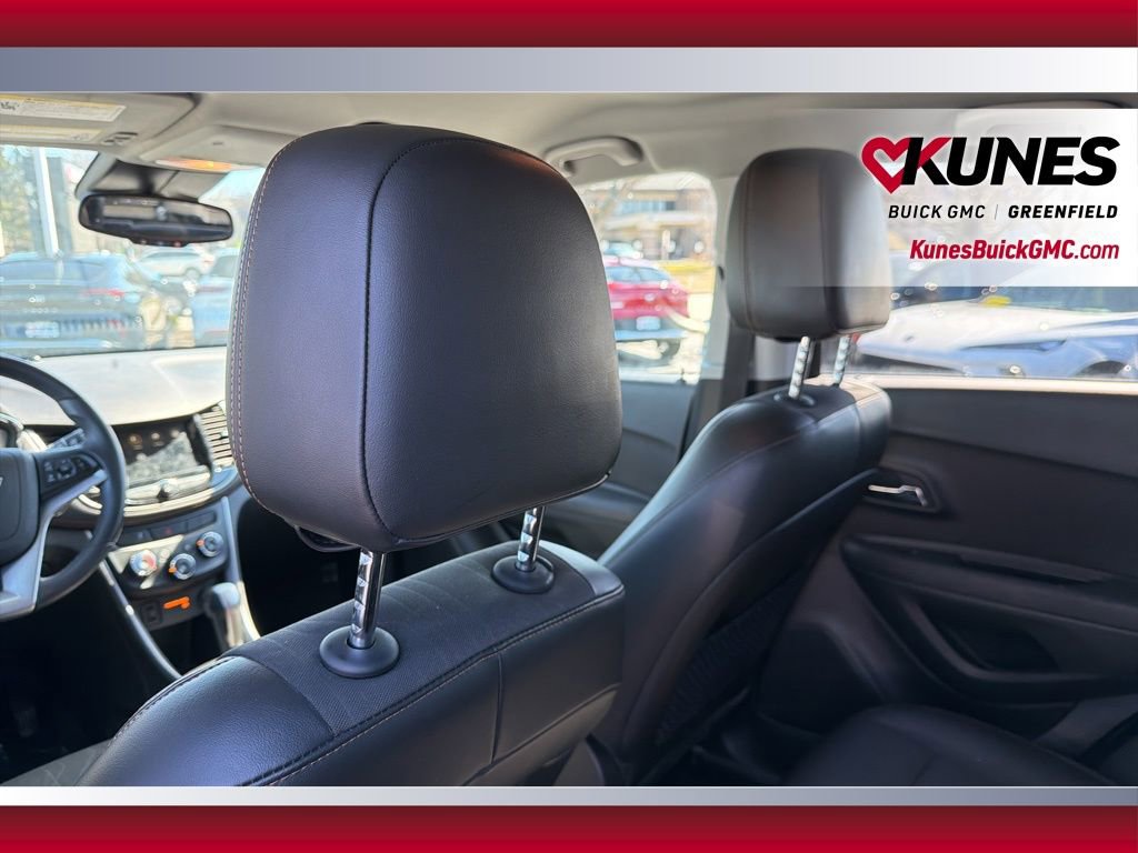 Used 2018 Chevrolet Trax LT w/ LT Convenience Package AWD/4WD image 38