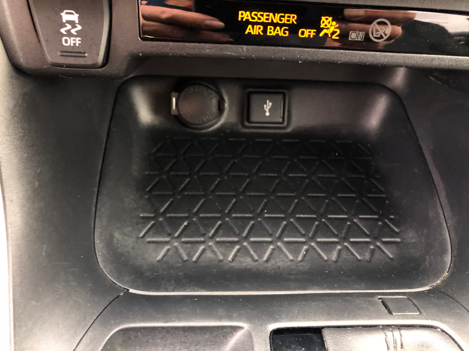 Used 2021 Toyota RAV4 LE AWD/4WD image 18
