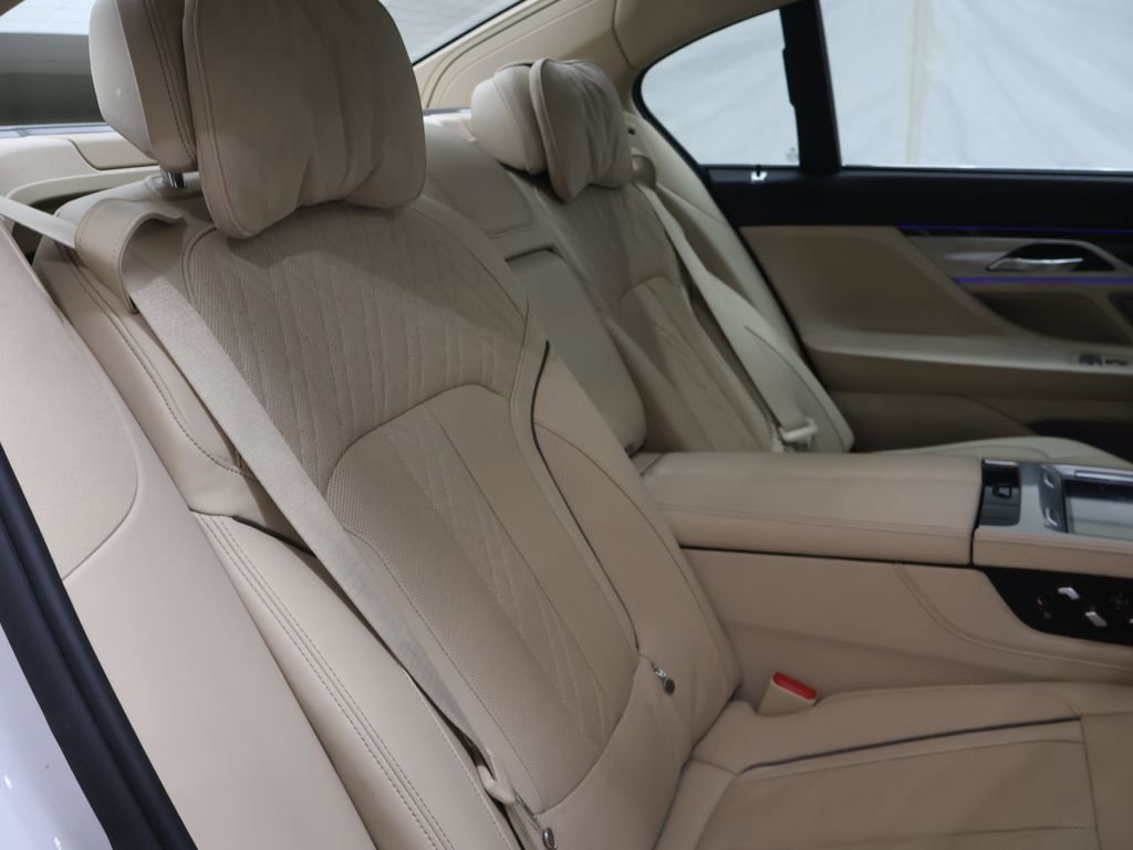 Used 2016 BMW 750i xDrive image 14