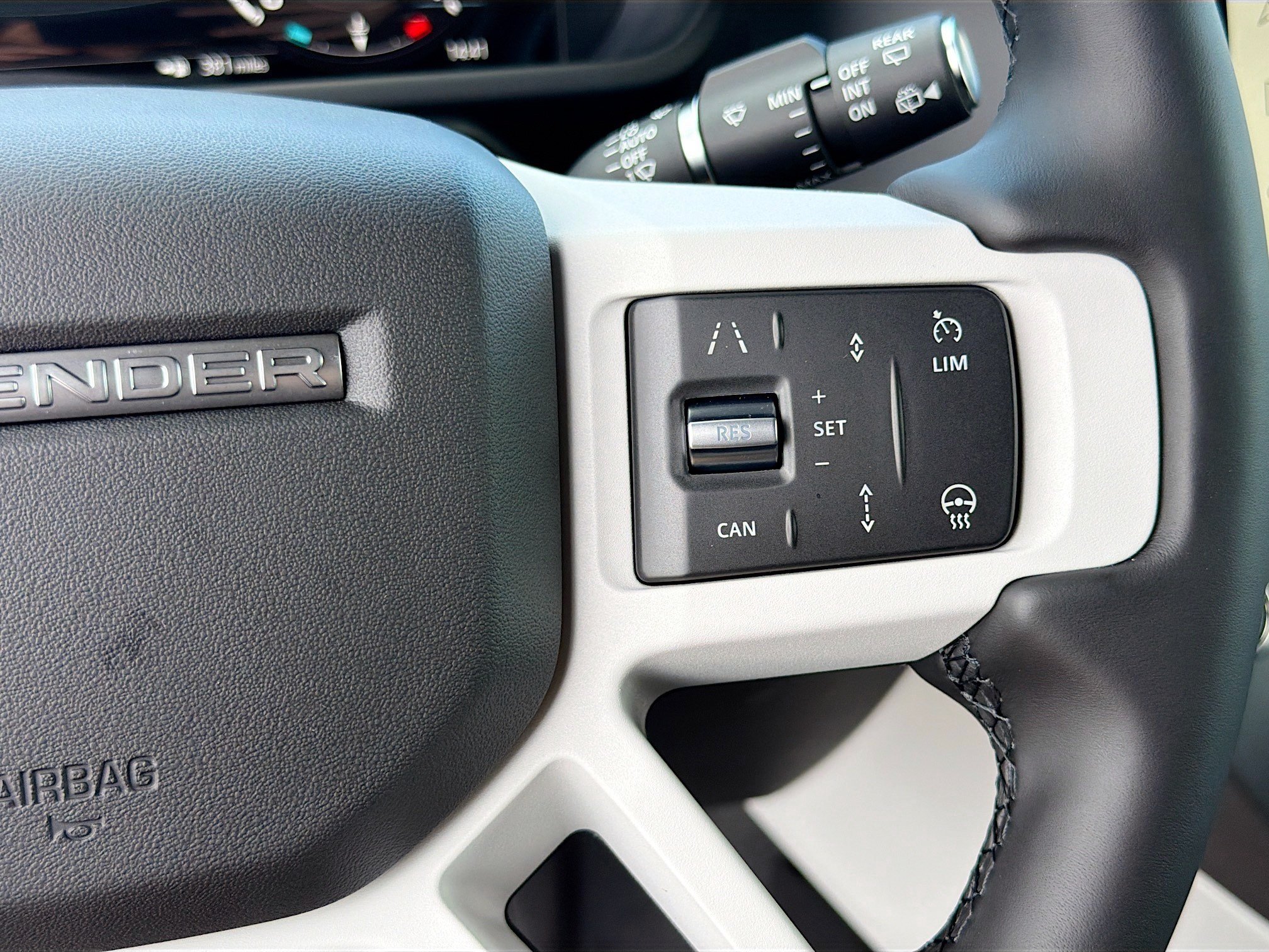 New 2026 Land Rover Defender 110 X-Dynamic SE AWD/4WD image 39