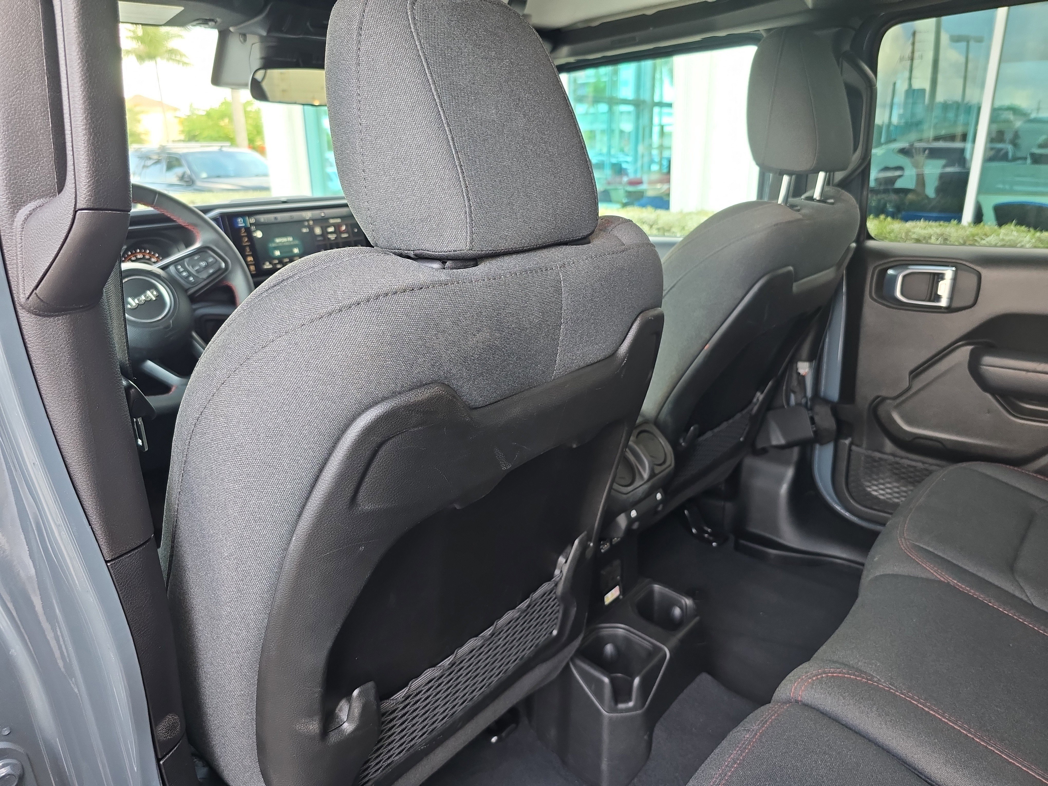 Used 2025 Jeep Wrangler Unlimited Rubicon image 12