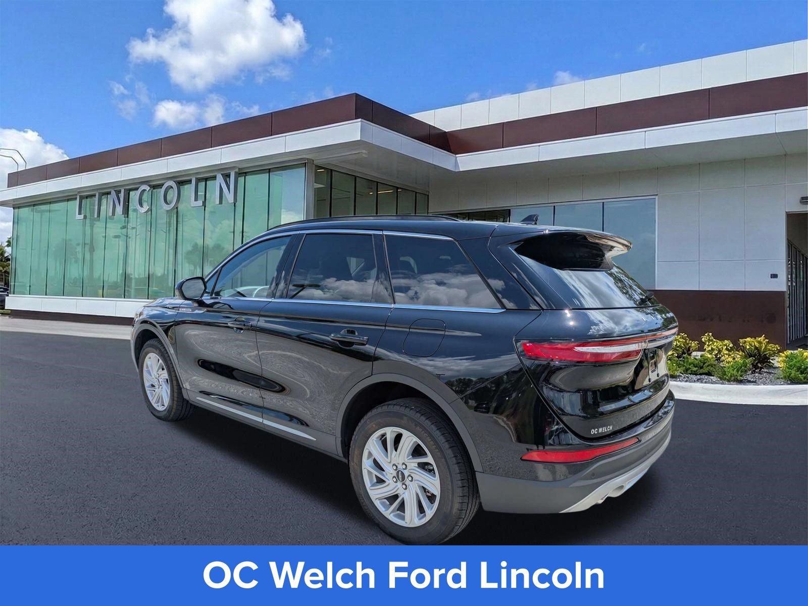 Certified 2026 Lincoln Corsair Premiere FWD image 4