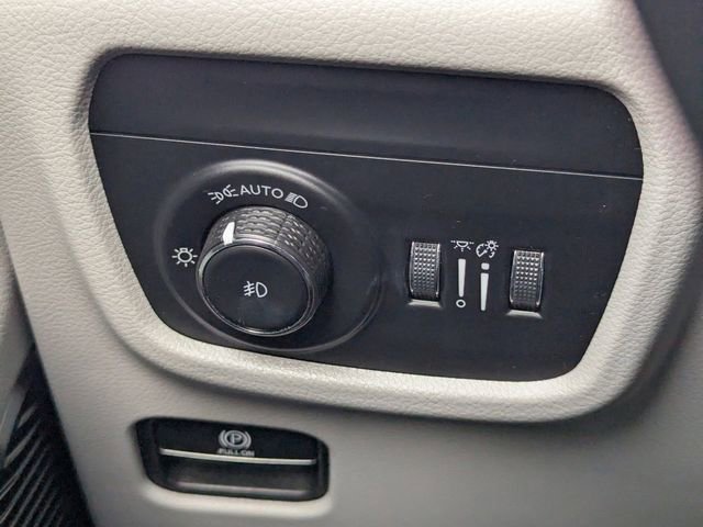 Used 2023 Jeep Grand Cherokee L Summit w/ Advanced Protech Group IV AWD/4WD image 31
