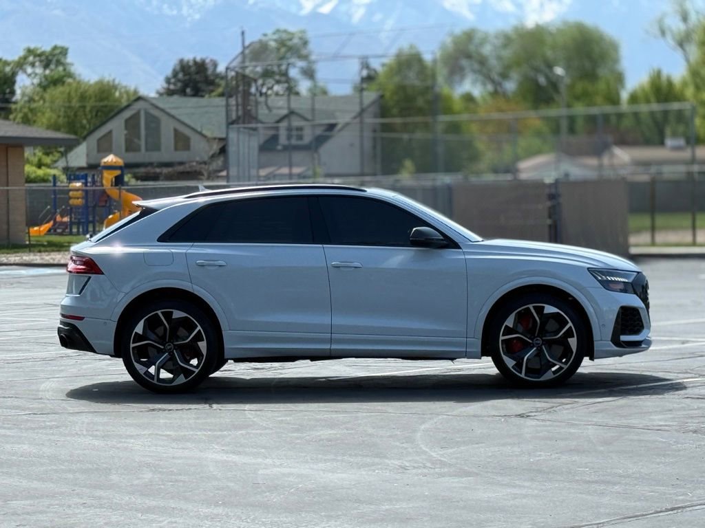 Used 2021 Audi RS Q8 w/ Carbon Optic Package AWD/4WD image 4