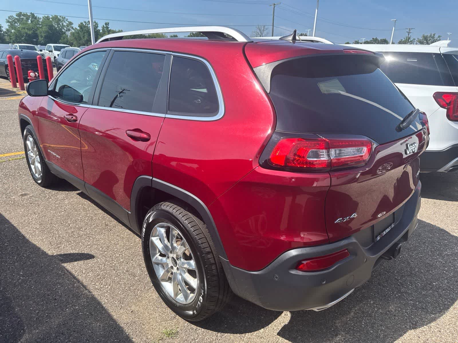 Used 2016 Jeep Cherokee Limited w/ Luxury Group AWD/4WD image 18
