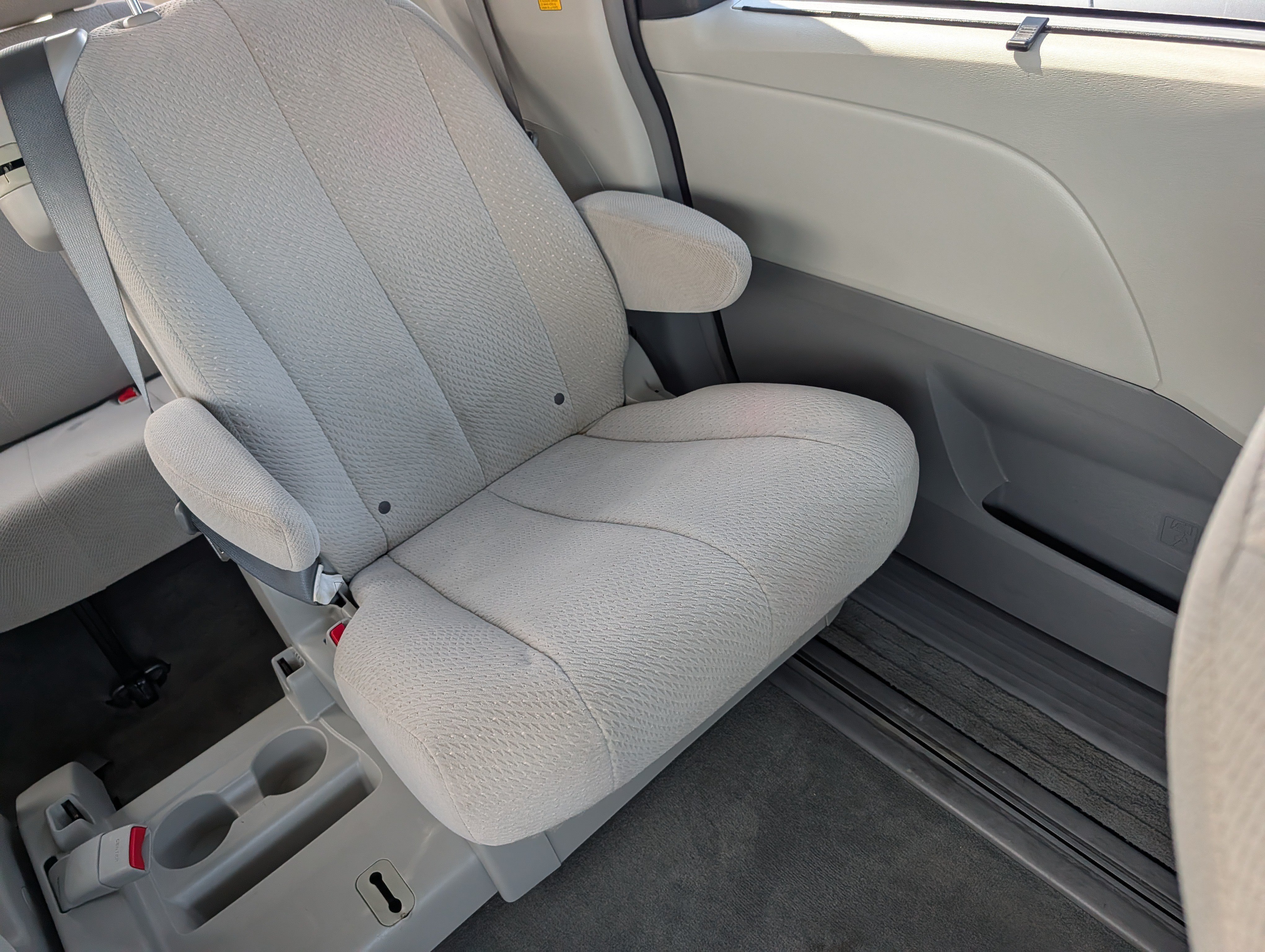 Used 2014 Toyota Sienna LE FWD image 14