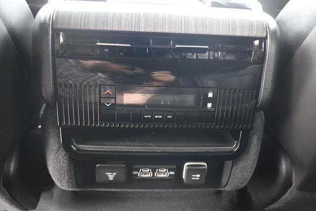 Used 2023 Jeep Wagoneer L Series II image 26
