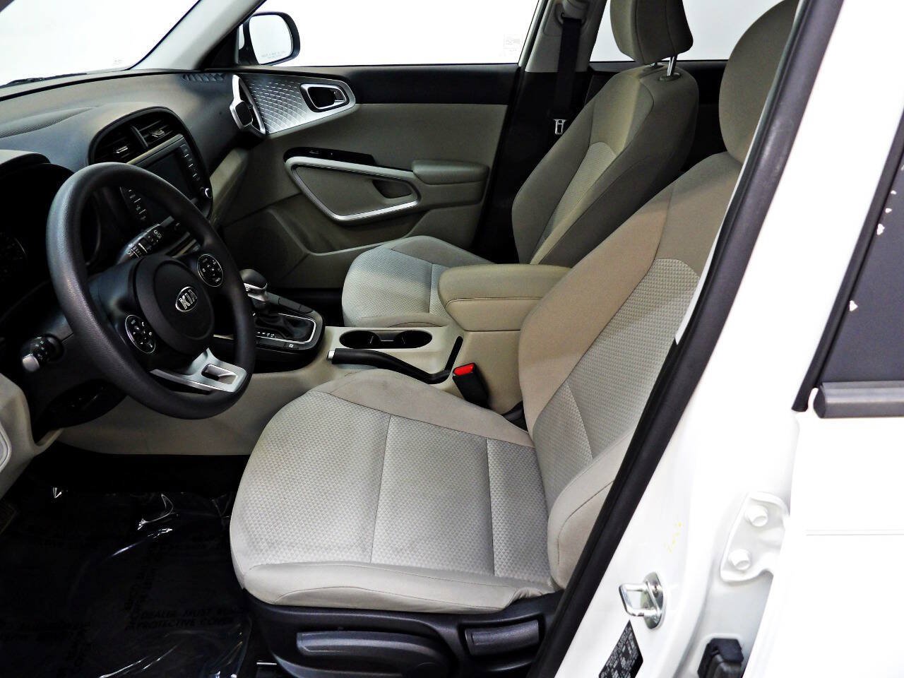Used 2020 Kia Soul LX FWD image 8