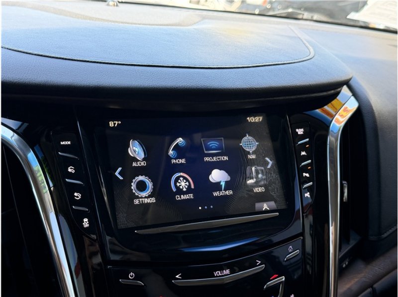 Used 2018 Cadillac Escalade Premium Luxury AWD/4WD image 49
