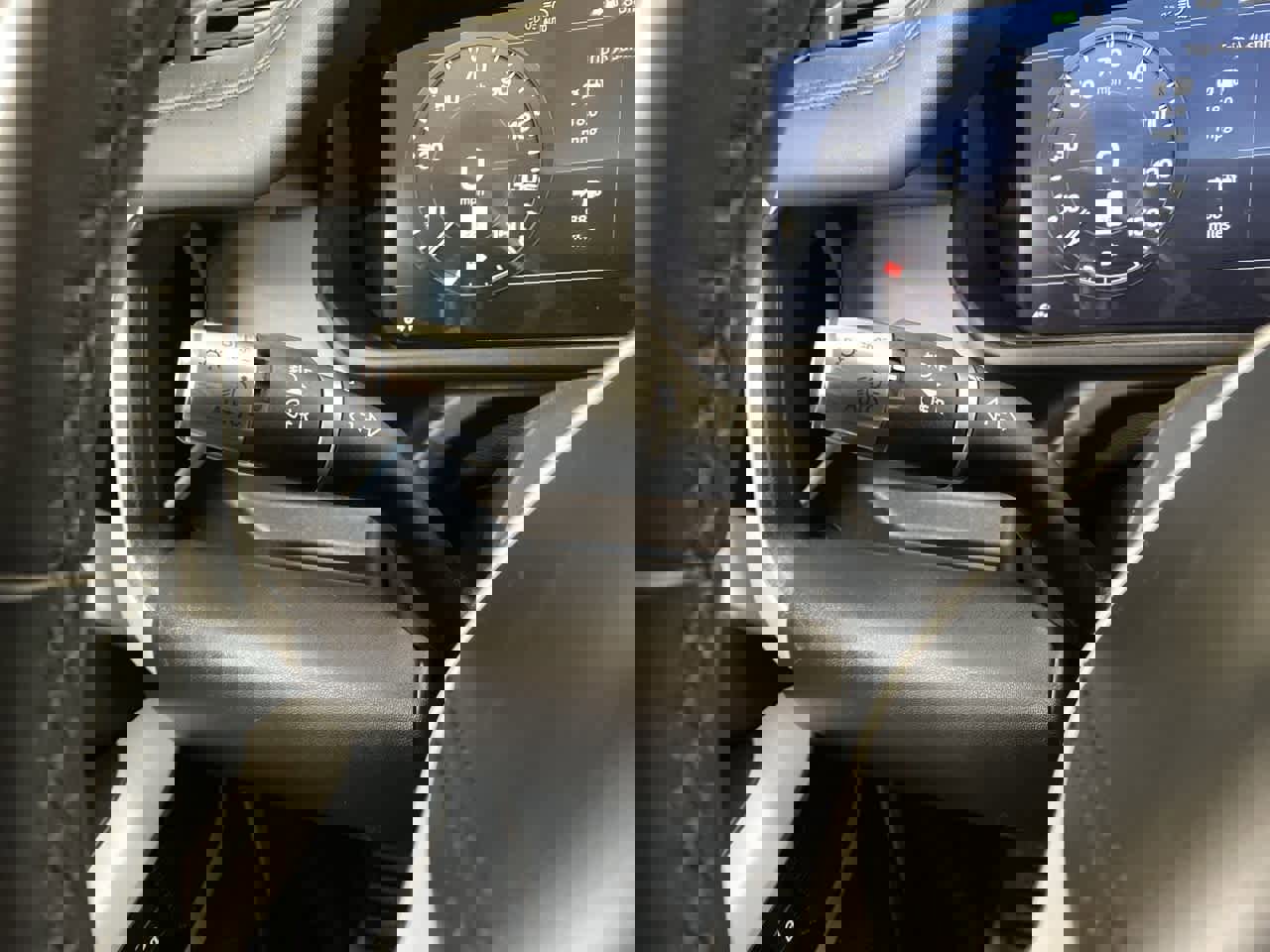 Used 2020 Land Rover Defender 110 HSE image 24