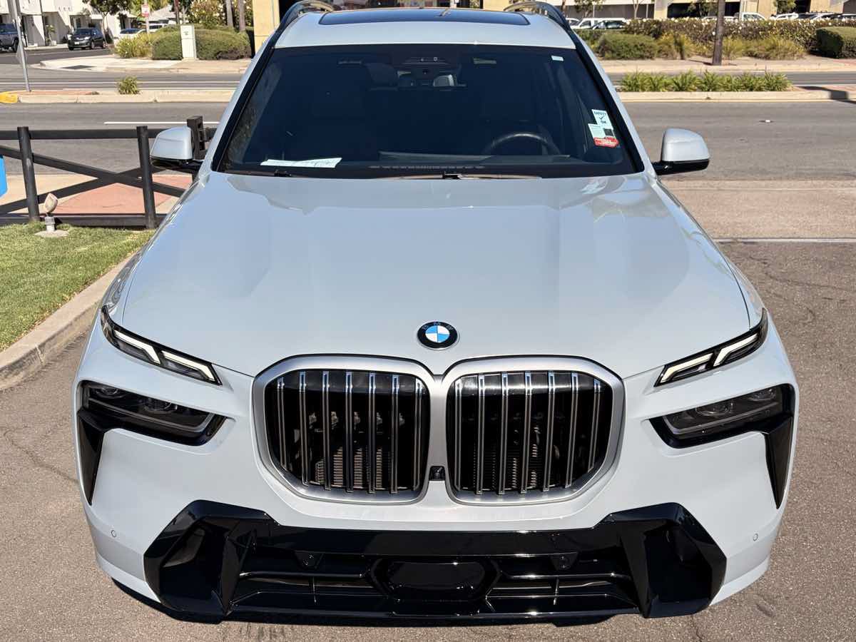 Used 2024 BMW X7 xDrive40i w/ M Sport Package AWD/4WD image 12