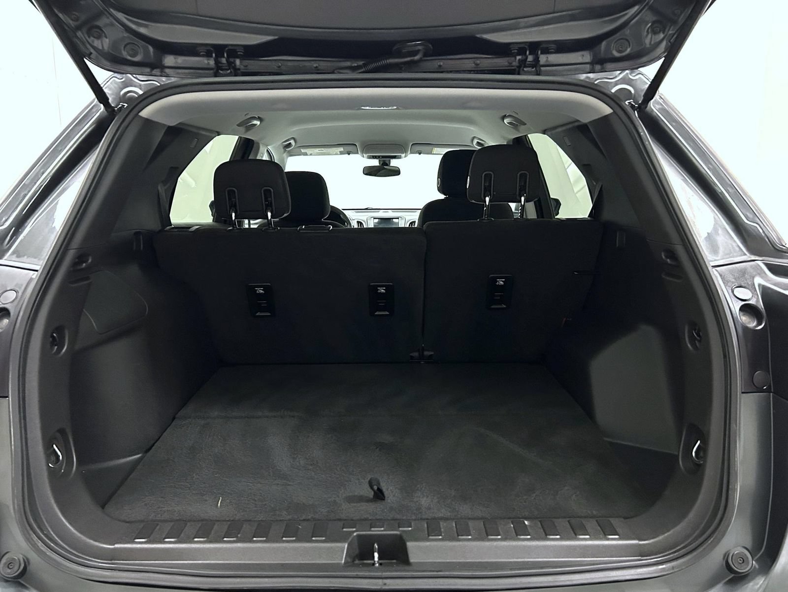 Used 2019 Chevrolet Equinox LS w/ LS Convenience Package AWD/4WD image 21