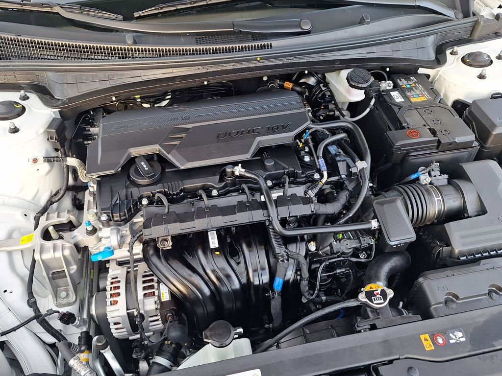 Certified 2025 Hyundai Elantra SE image 25