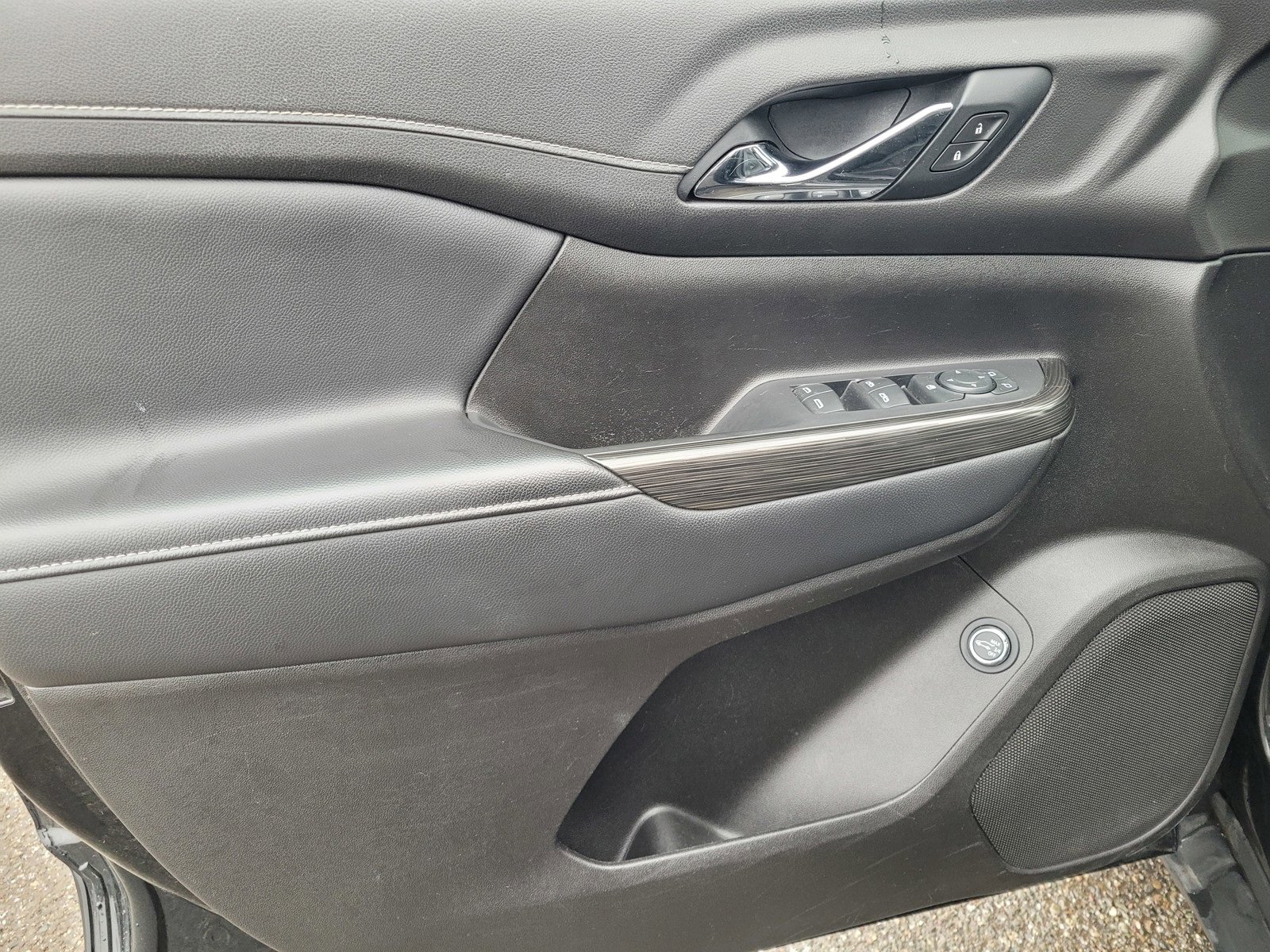 Used 2021 GMC Acadia SLT image 25