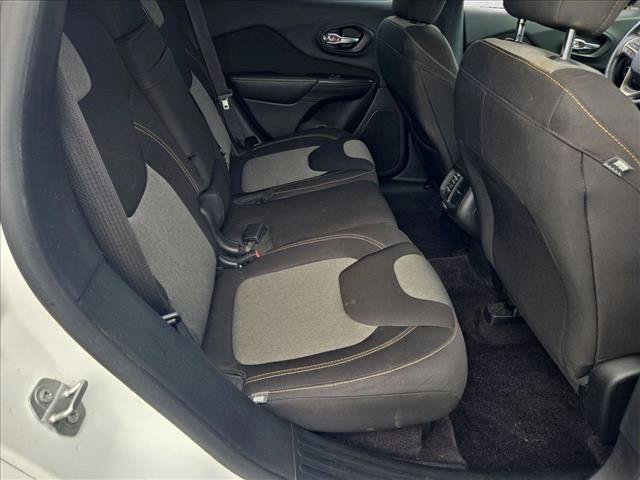 Used 2017 Jeep Cherokee Sport FWD image 18