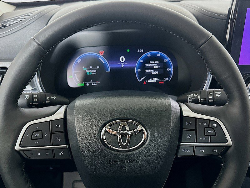 New 2026 Toyota Highlander Platinum image 16