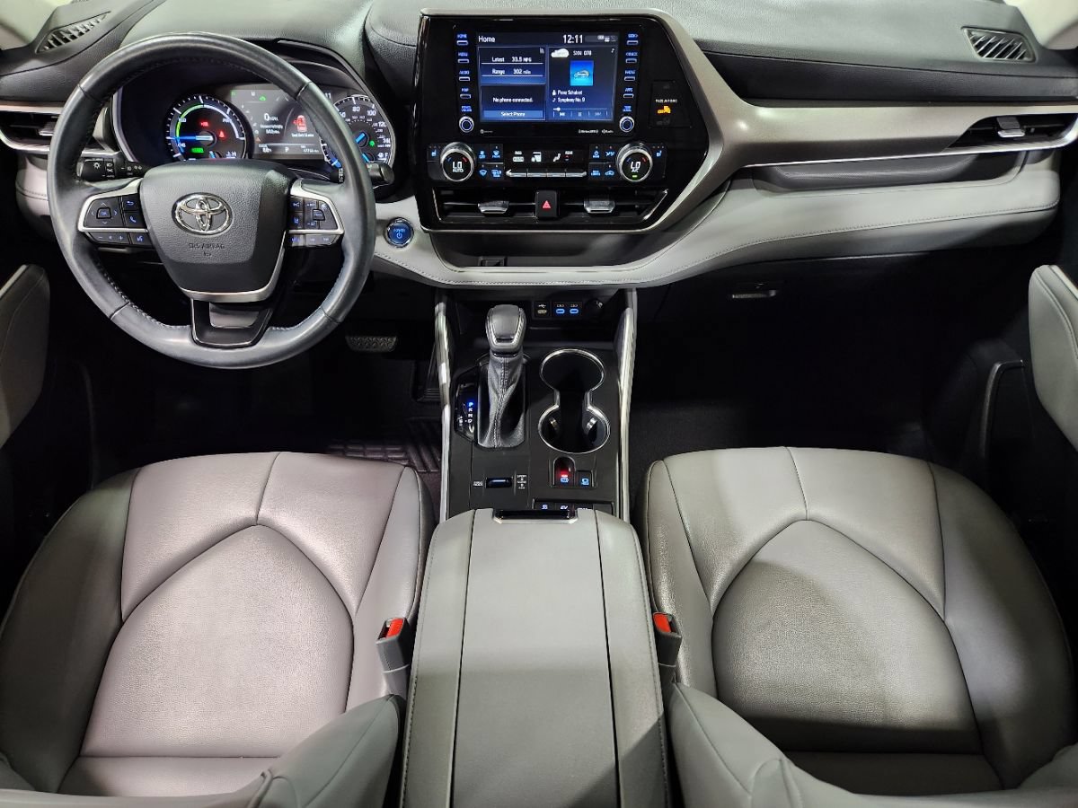 Used 2022 Toyota Highlander XLE AWD/4WD image 46