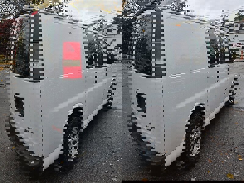 Used 2013 GMC Savana 1500 AWD image 3