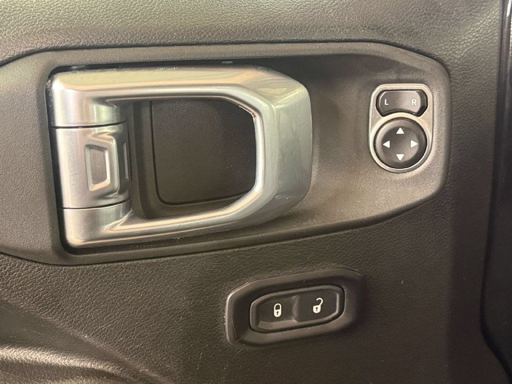 Used 2025 Jeep Wrangler Unlimited Rubicon AWD/4WD image 15