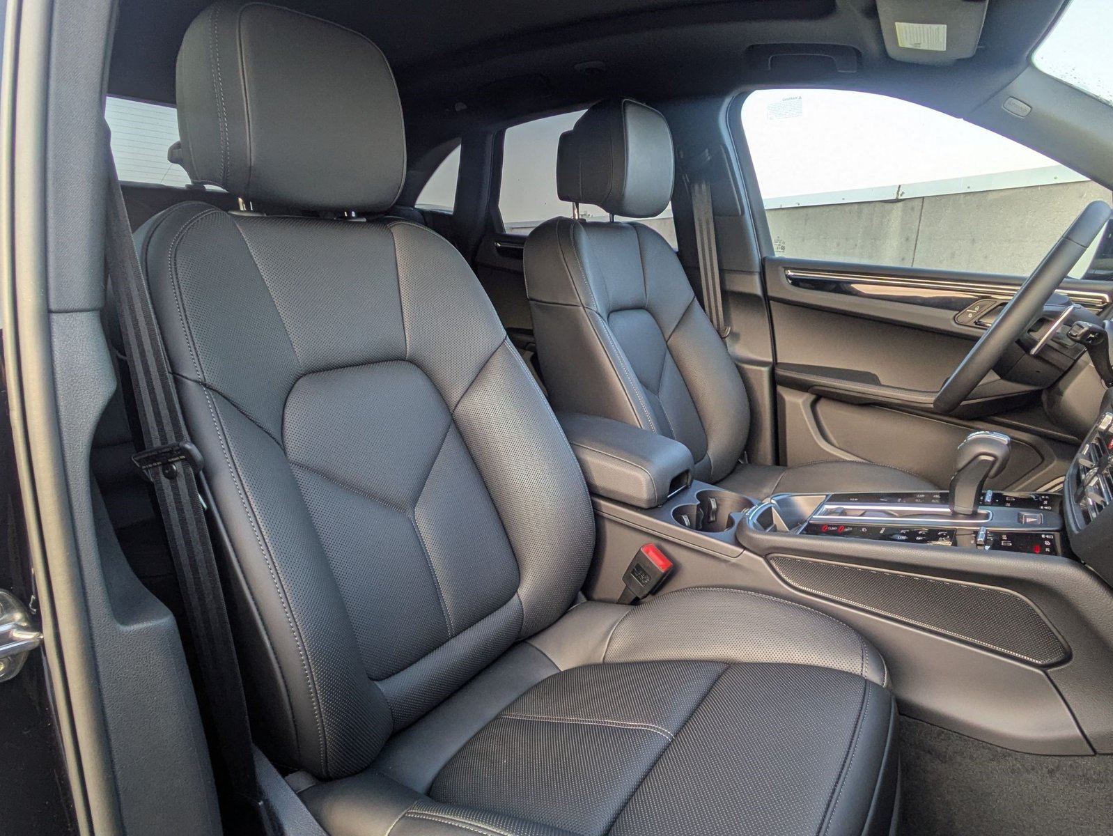 Certified 2025 Porsche Macan S AWD/4WD image 25