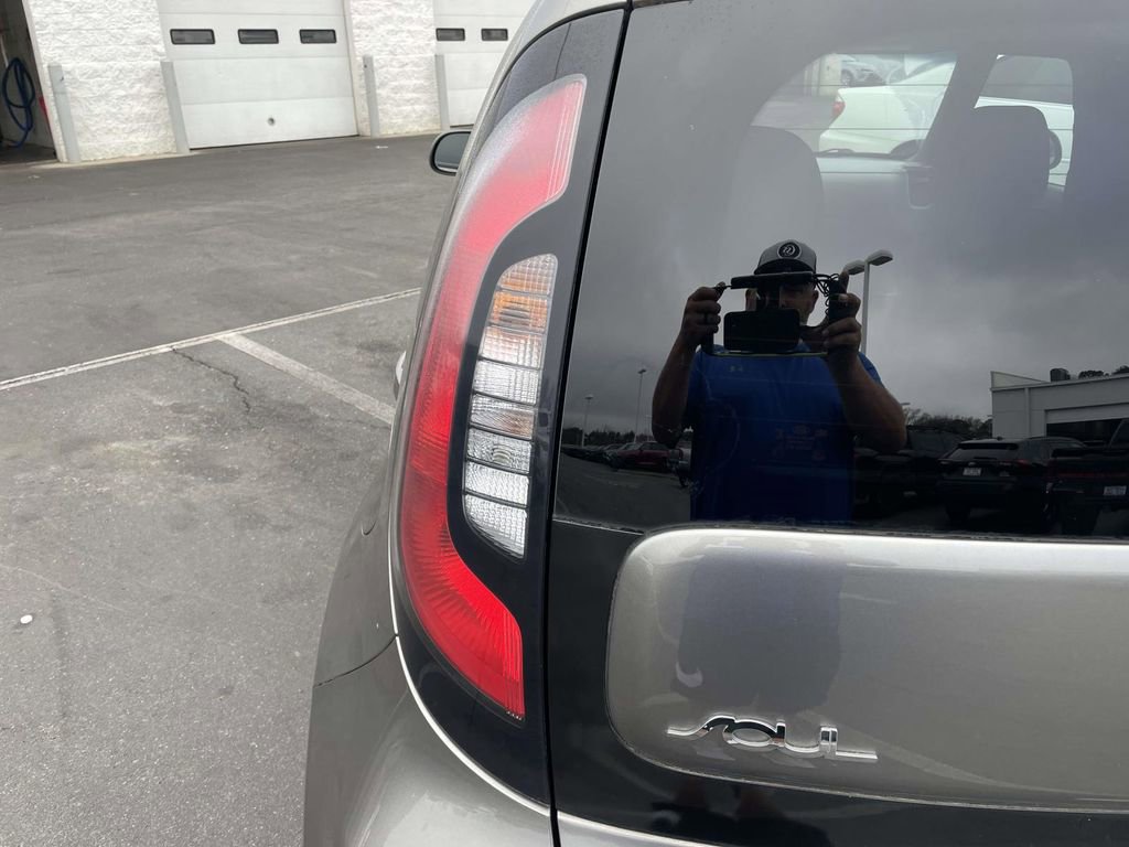 Used 2018 Kia Soul + image 17