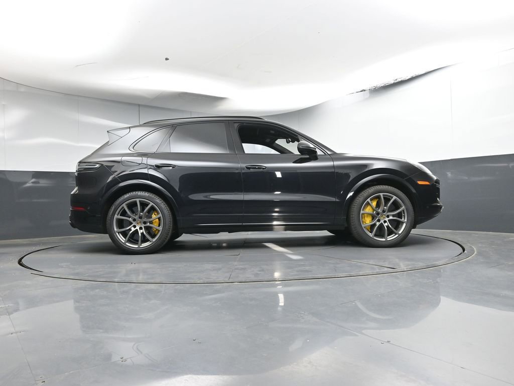 Certified 2022 Porsche Cayenne Turbo S AWD/4WD image 31