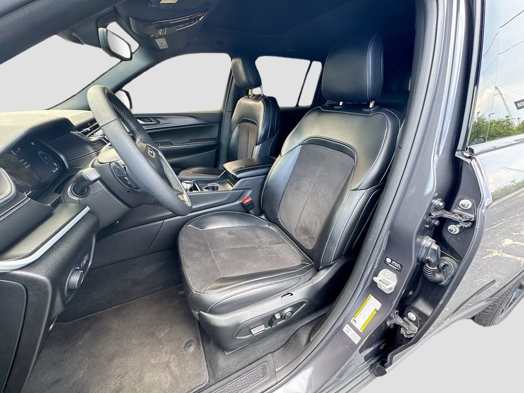 Used 2024 Jeep Grand Cherokee Altitude RWD image 22