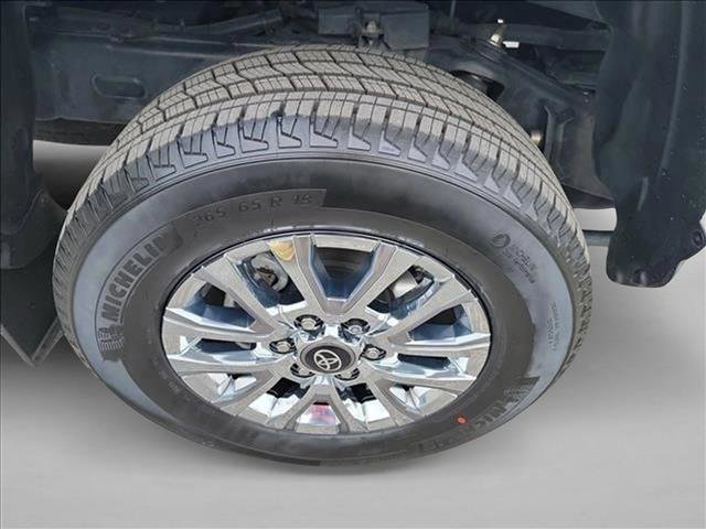 Used 2024 Toyota Tacoma SR5 AWD/4WD image 11
