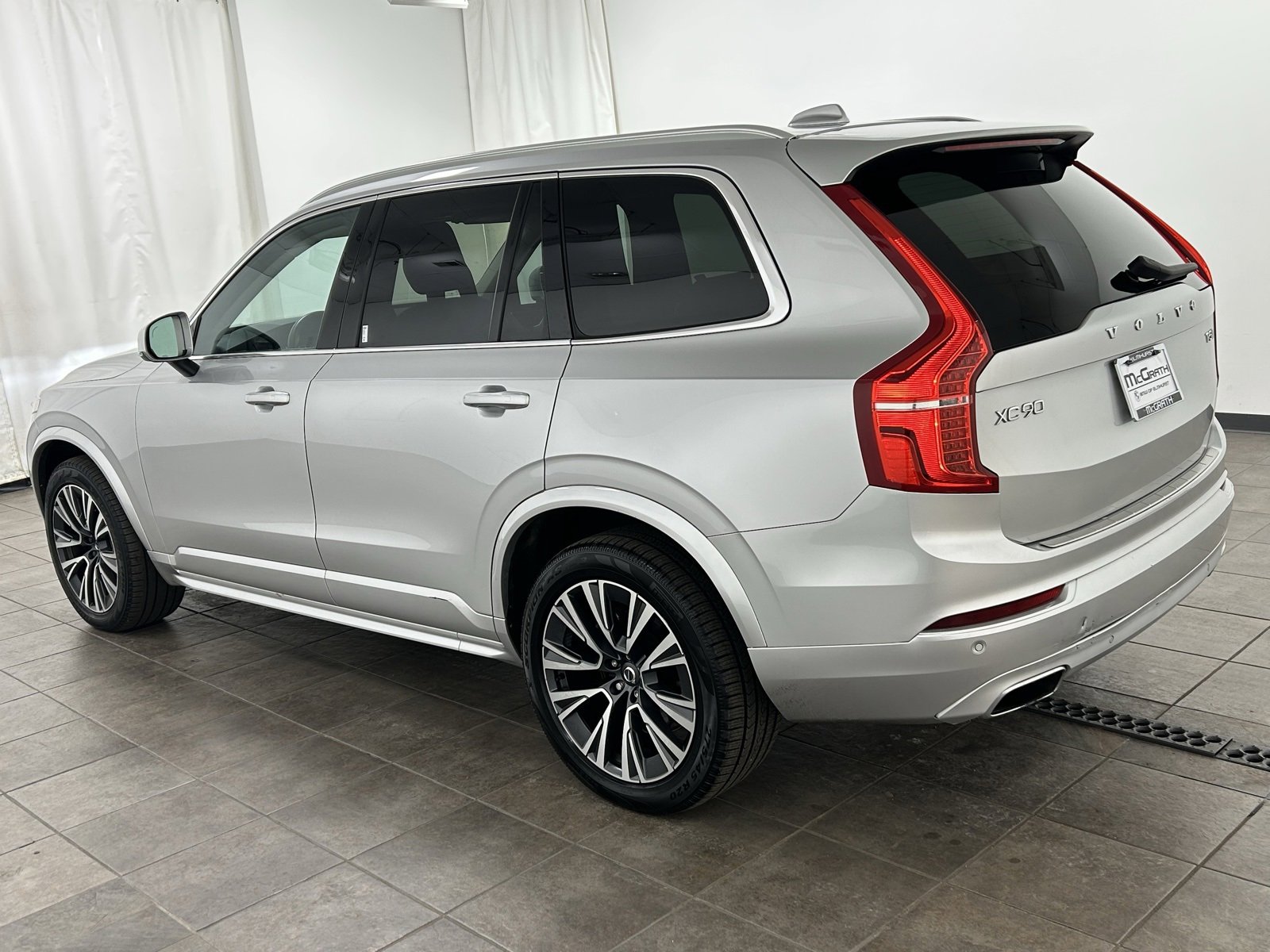 Used 2021 Volvo XC90 T5 Momentum w/ Climate Package image 3