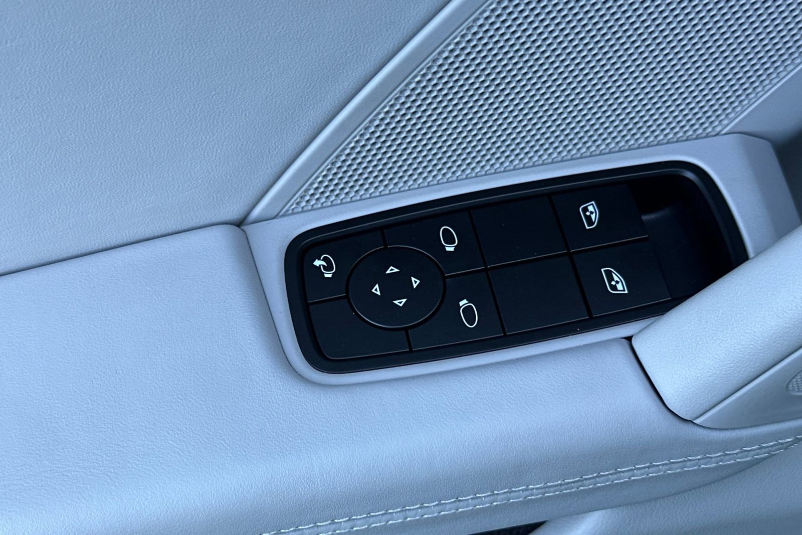 Used 2022 Porsche 911 Turbo S image 13