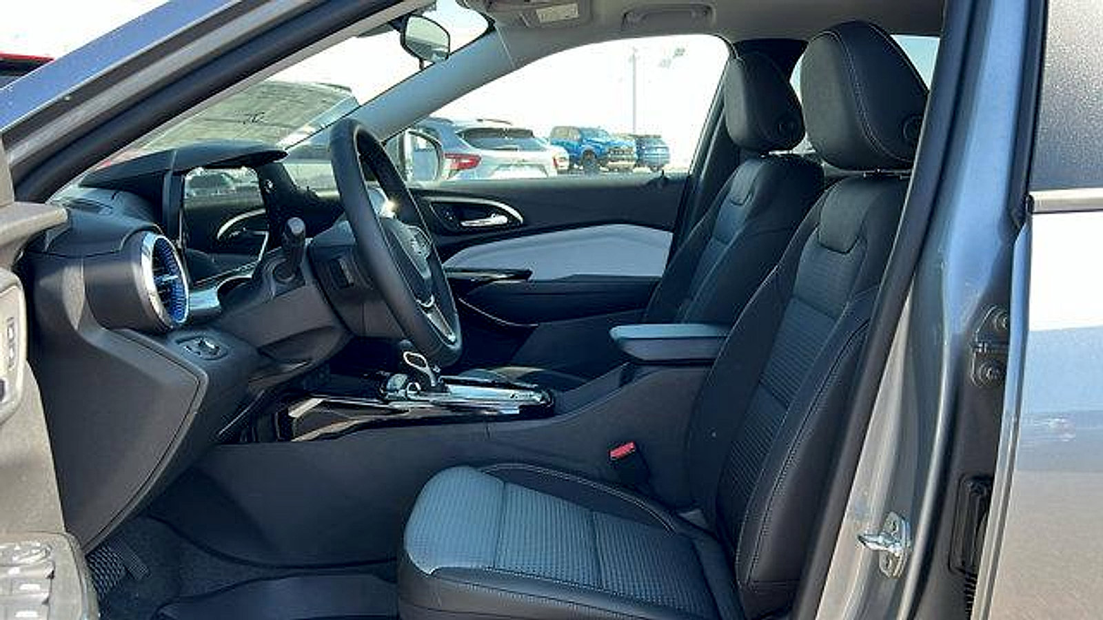 New 2026 Chevrolet Trax LT w/ Sunroof Package image 30